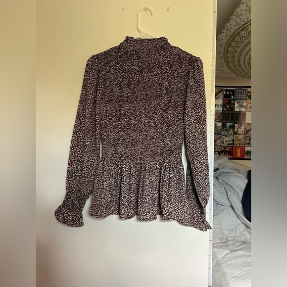small brown and white flawless long sleeve! - Picture 2 of 3